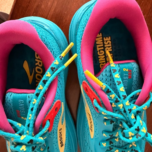 Brooks runDisney 2025 Springtime Surprise - Picture 3 of 5